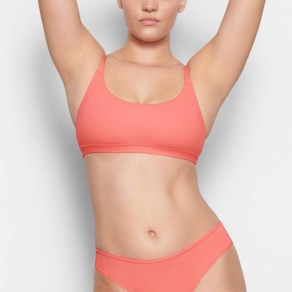 SKIMS FITS EVERYBODY SCOOP‎ BRALETTE in Sorbet